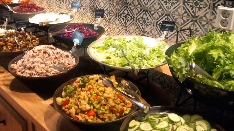 Bistro Ellin salaattipöytä
