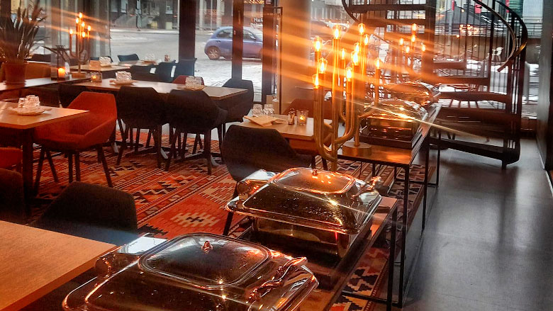 Bistro Ellin lämminruokapöytä