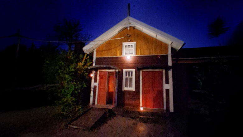 Kuralan kylämäen talo ulkoa