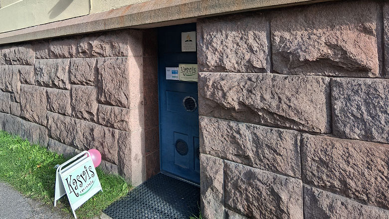 Kasvis-ravintolan sisäänkäynti