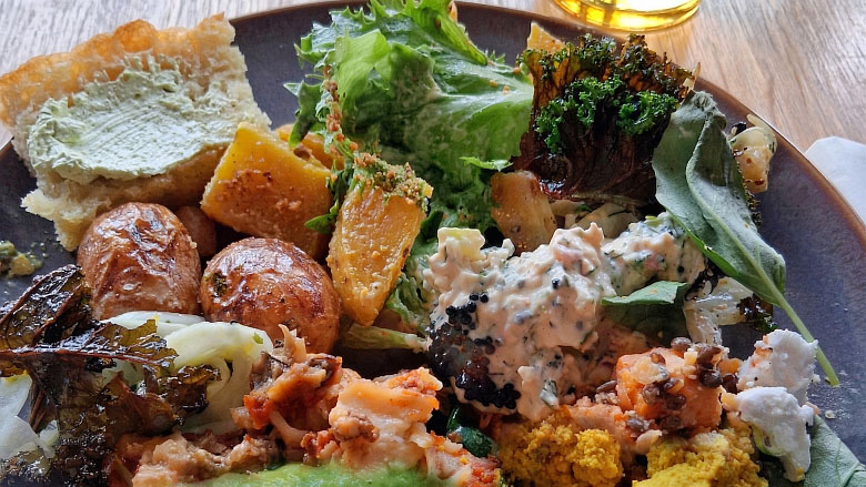 Ruoka-annos Kuoren brunssilla