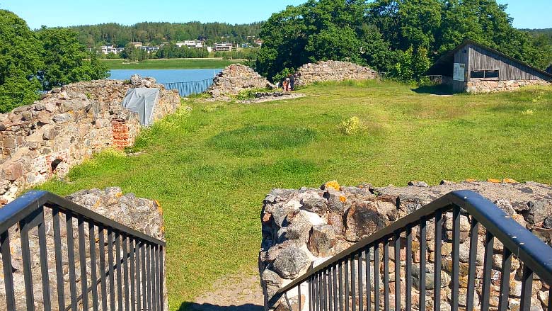 Kuusiston piispanlinnan rauniot