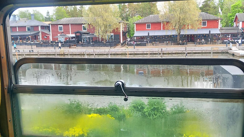 Uusikaupunki Lättähattu-junasta nähtynä