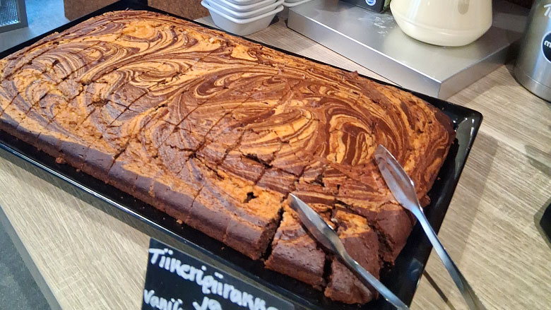 Jälkkärin raidat tiikerikakussa