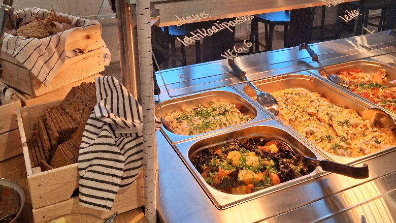 Pegasus-ravintolan lämpimät ruoat