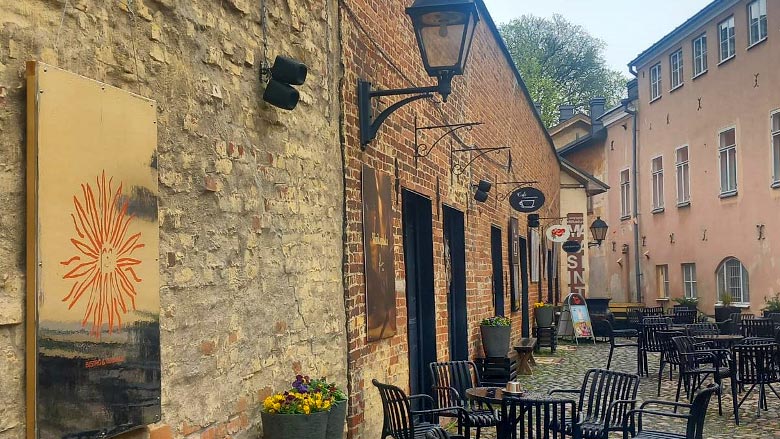 Taiteen talon makasiinien ravintoloita ja kahviloita